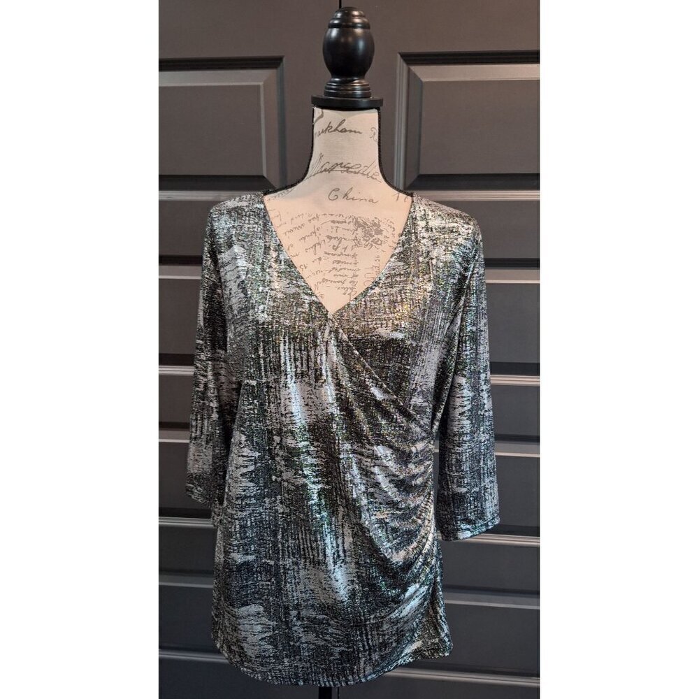 Torrid 4K BBlack Foil Surplice Front Tee Blouse/NWT,